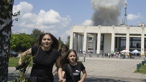 러 미사일 대피하는 우크라 시민들 