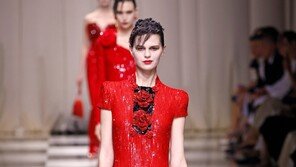 파리 패션위크 수놓은 아르마니 신상품 