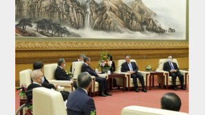 리창 中총리, 日 고노와 협력 논의…“오염수 문제 언급 없었다”