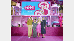 ‘바비’ 마고 로비, 13시간 기다린 팬에게 팬서비스 미담 “잊어서 미안하다고”