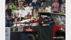 MLB 중계 중 악송구에 맞은 카메라맨, 안와골절 진단