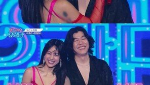 이효리, 이상순과 깜짝 키스 퍼포먼스 “집에서도 안 하는데”