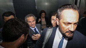 IAEA 사무총장 방한…“집에 가라” 항의 시위에 겨우 입국