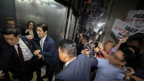 與 “그로시가 무슨죄? 국제망신”…野 “핵 폐수 홍보대사”