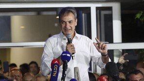 그리스 미초타키스총리 새 정부, 의회 신임투표서 승리