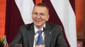 ‘EU 최초 동성애자 국가원수’ 라트비아 대통령 취임