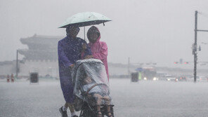 [날씨]‘최대 100㎜’ 대부분 지역 강한 비…천둥·번개 동반도