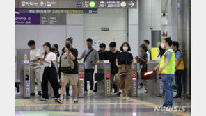 직장인 자기계발 ‘주25분’ 쓴다…“출근길 오전 8시 활용”