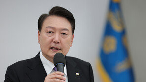 尹 “우크라 재건 다각 지원”…나토서 기시다와 2차례 회담