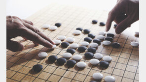 “자고 나니 죽어있었다” 방에서 이웃과 바둑 두다가…