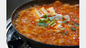 전처에 “먹고싶다” 김치찌개 얻은 남친…“어이없는데 맛있어, 어떡하죠”