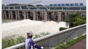 전국 비 주춤…내일 다시 시간당 30~60㎜ ‘강한 비’