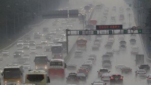 빗길 교통사고 사망자 3명 중 1명은  장마철에…치사율, 맑은 날의 1.5배