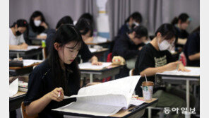 ‘킬러문항 배제’ 반영 안 된 7월 학평… 일부 학생 “무의미한 시험”[동아 포토]