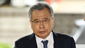 박영수 “포르셰 빌려 탔지만 죄는 안돼” 주장 