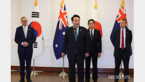 尹 “집단 안보 태세 확립해야” 기시다 “北, 국제 사회 평화·안정 위협”