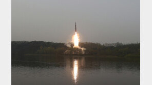 北ICBM ‘74분 비행’ 역대 최장… ‘화성-18형’ 성능 높인 듯