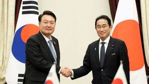 尹 “하반기에도 격의 없는 만남”…기시다 “관계 강화 더 박차”
