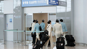 “기내에서 어디 담요를?”…대한항공 승무원 기강 ‘갈등’