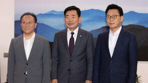 김진표, 여야 원내대표 만나 “선거제 이달 말까지 합의해야”