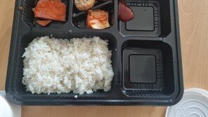 코로나 격리 장병에 또 부실급식…“고기 절반 뚝 잘려나와”