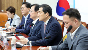 당정, 오는 31일부터 소방·경찰·군인에 비행기 비상문 좌석 우선 배정