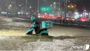 “폭우 뚫고 달려야할 판”…배민 ‘배달고수 프로모션’에 라이더 불만