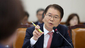 고용장관, ‘샤넬 실업급여’ 논란에 “일부만 부각 안타까워”