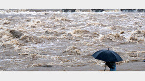 도로 끊기고 주택 침수, 서대문구 105명 대피…주말까지 300㎜ 더 온다