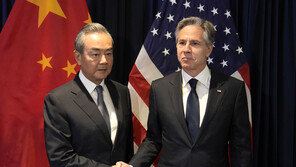 블링컨 “中의 해킹 책임 묻겠다” 왕이 “美의 불법 제재 철회하라” 