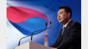 尹 직무 긍정평가 6%P 내린 32%… 갤럽 “오염수 영향” 