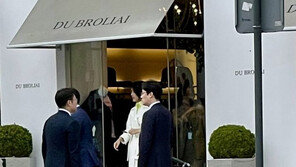 野 “김건희 여사 ‘순방중 명품쇼핑 보도’ 해명하라” 