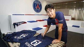 PSG 스토어 몰려간 한국인들…등번호 19 ‘이강인 유니폼’ 동났다