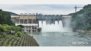 충주댐 방류량 초당 6000t 확대…5시간만 2배 확대