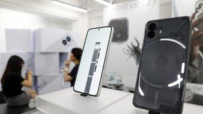 英 투명 스마트폰 ‘낫싱폰2’ 국내 상륙 