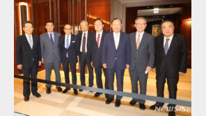 여야 11인 원로 모임 ‘3월회’ 공식 출범…“윤 대통령, 국회 존중해야”