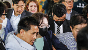 박희영 용산구청장, 석방 후 두번째 재판…이태원 유가족, 제지 나서기도