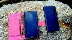 “엄마는 못찾고 휴대전화만 돌아와… ” 매몰 70대부부 자녀 오열 