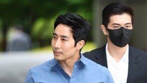 이근 “사람 살리려 우크라 갔다” 호소…검찰, 징역 1년 6개월 구형