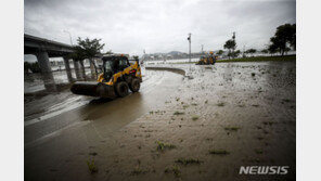 열흘째 폭우에 1만2777명 대피…응급복구율 66.9%