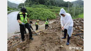 “애타는 가족들 생각하면 지체 못해”…탐지봉 들고 합동수색 같이 참여하니