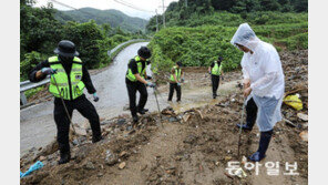 “애타는 가족 생각하면 지체 못해”… 탐지봉 수천번 찌르며 수색 