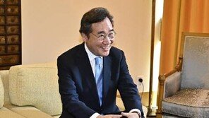 “2014년부터 돈 요구”…이낙연, 예식장서 80대男에 위협당해