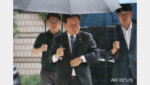 이재명 ‘쌍방울 대북 송금 진술’ 보도에 “검찰, 자꾸 정치하는 듯”