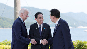 미국 대통령 별장서 첫 한미일 정상회의…안보·공급망 ‘3각 공조’ 가속도
