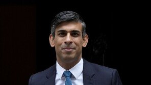 英총리 “軍이 성소수자 탄압… 끔찍하다”