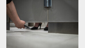 남자가 여자화장실 비번은 왜 물어?…37번 ‘몰카’ 덜미