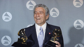 미국 팝·재즈 전설 토니 베넷 별세…향년 97