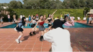 애플, 뉴진스 손잡고 MZ 공략…삼성 ‘젠지폰’ 또 내놓나