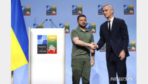 젤렌스키-나토 사무총장, 곡물협정 논의…“러 식량무기화 규탄”